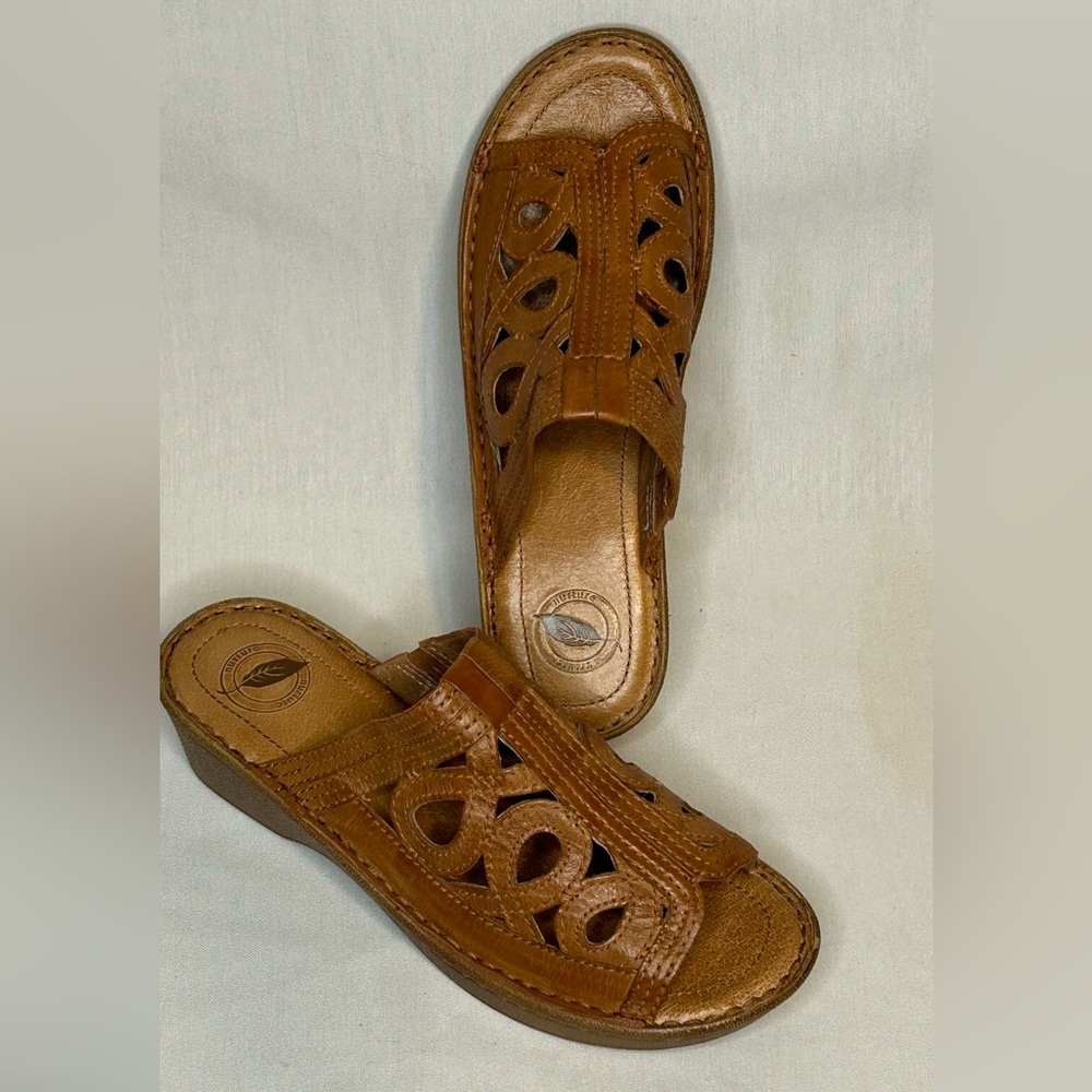 NURTURE WOMENS Leather Wedge Tan Sandals, w/ leather design, Slip On, Size 8 - Picture 5 of 9